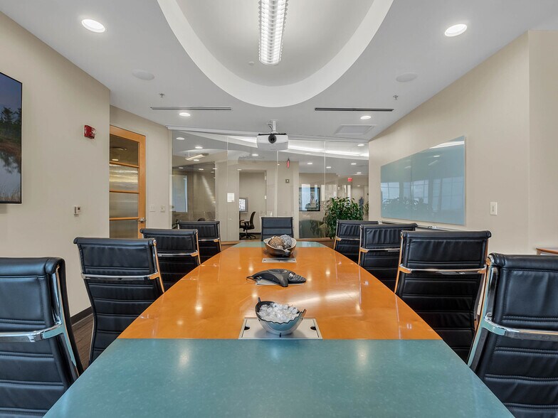 More Photos Of 121 S Orange Ave, Orlando Coworking Space