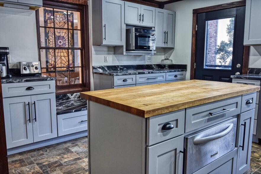 More Photos Of 27 Route 25, Plymouth Hospitality For Sale