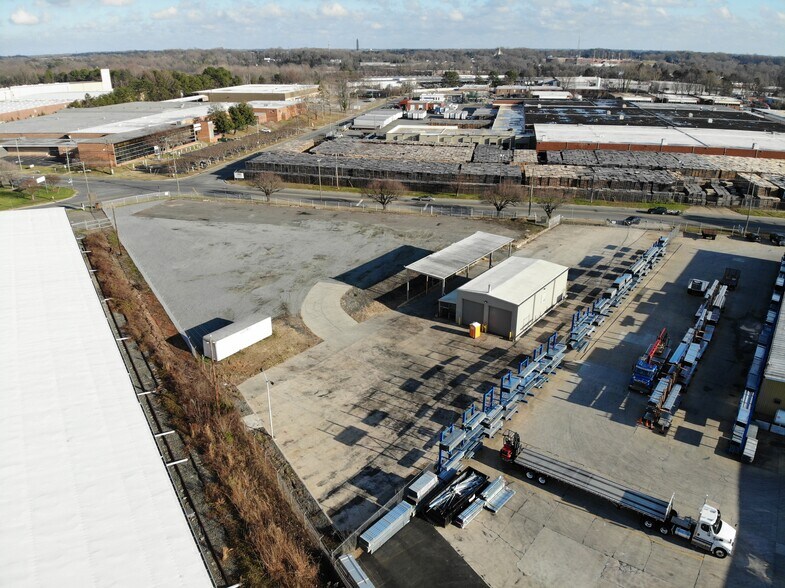 More Photos Of 855 N Hoskins Rd, Charlotte Warehouse For Lease