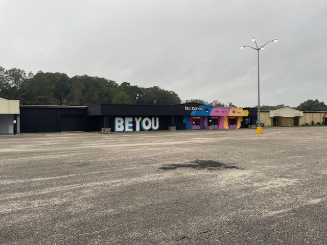 More Photos Of 4130 Government Blvd, Mobile General Retail For Lease