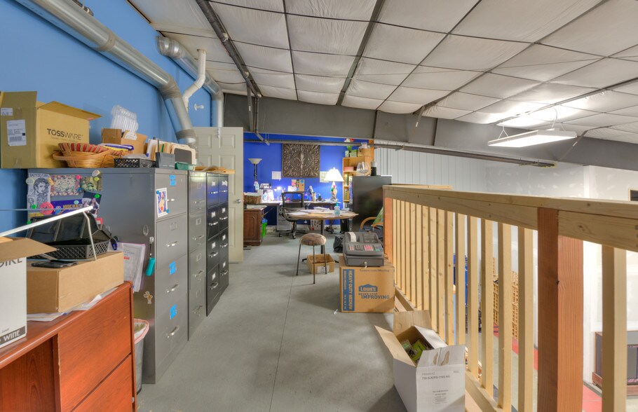 More Photos Of 5646 W Harrier Dr, Missoula Showroom For Sale