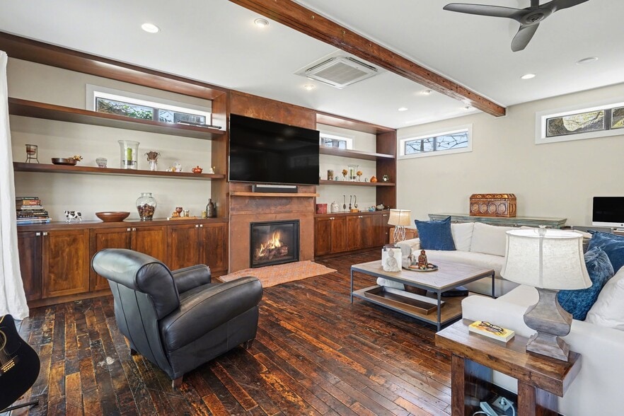 More Photos Of 117 E Maple St, Decatur Loft Creative Space For Sale