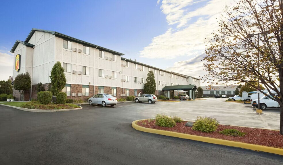 Primary Photo Of 5253 S Howell Ave, Milwaukee Hotel For Sale