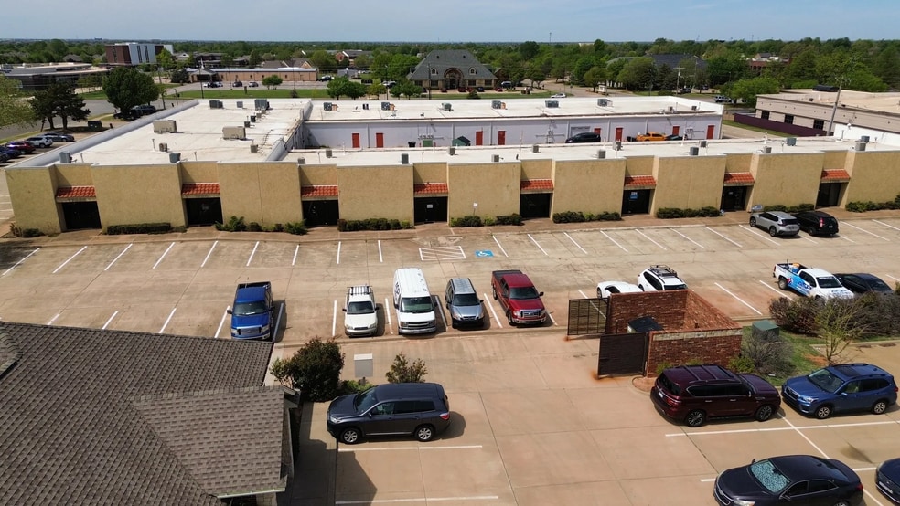 More Photos Of 1700-1738 S Kelly Ave, Edmond General Retail For Lease
