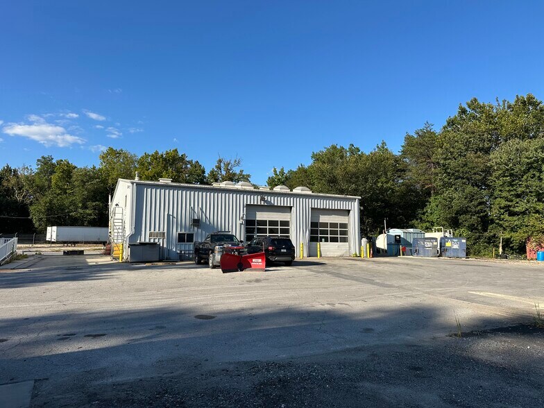 More Photos Of 8271 Brock Bridge Rd, Laurel Warehouse For Lease