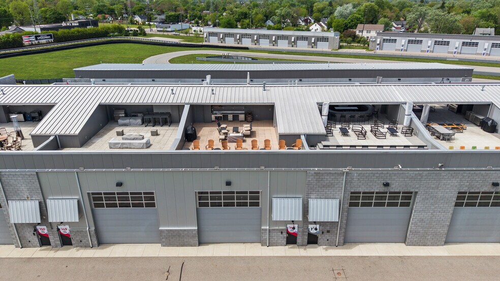 More Photos Of 148 Pit Ln, Pontiac Parking Garage For Sale