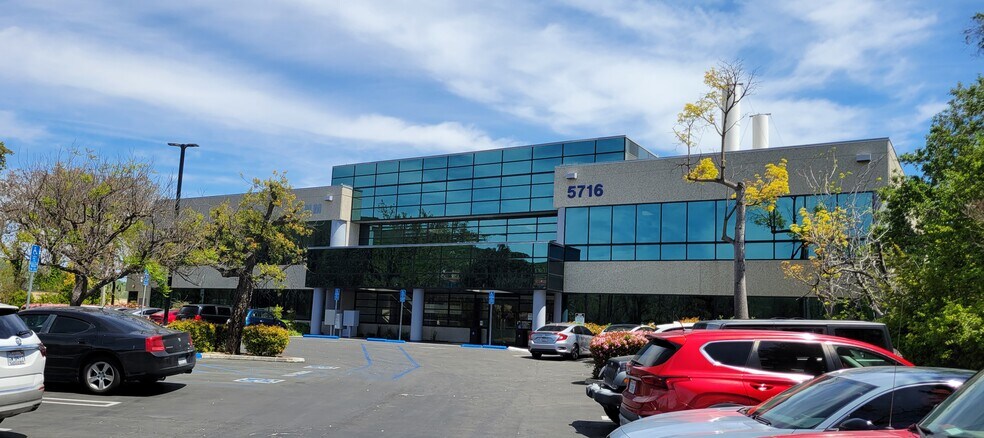 More Photos Of 5716 Corsa Ave, Westlake Village Office For Lease