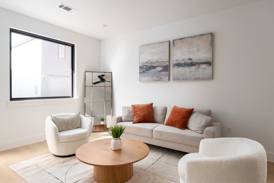 More Photos Of 3001 E 51st St, Austin Apartments For Sale