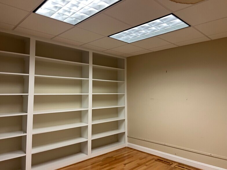 More Photos Of 165 N Renfro St, Mount Airy Office For Sale