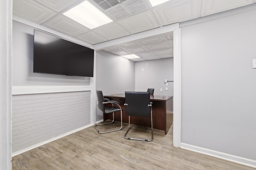 More Photos Of 702 Charles St, Galion Auto Dealership For Sale