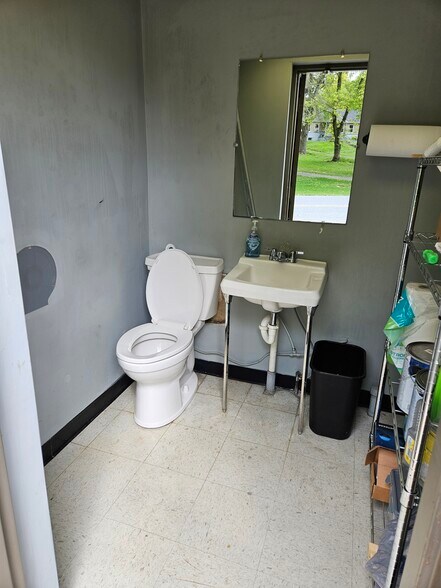 More Photos Of 101 Rock Cliff Dr, Martinsburg Auto Repair For Sale