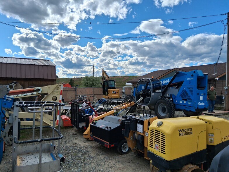 More Photos Of 1174 US Highway 93 N, Eureka Freestanding For Sale
