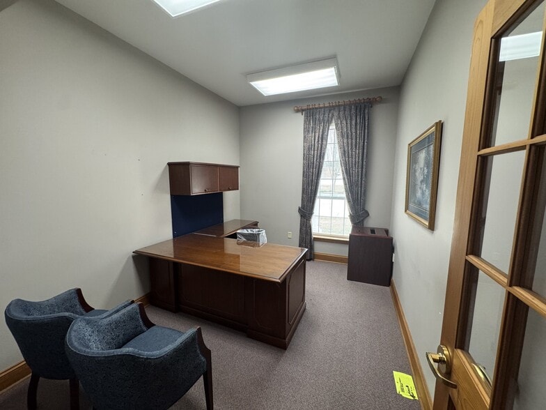 More Photos Of 2552 Highway 964, Saint Francisville Office For Lease