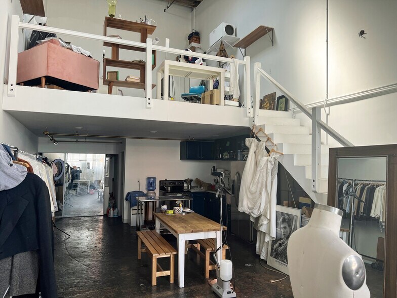 More Photos Of 2341-2345 E Olympic Blvd, Los Angeles Warehouse For Lease