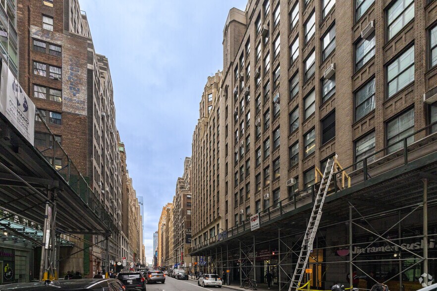 More Photos Of 223-225 W 35th St, New York Loft Creative Space For Lease