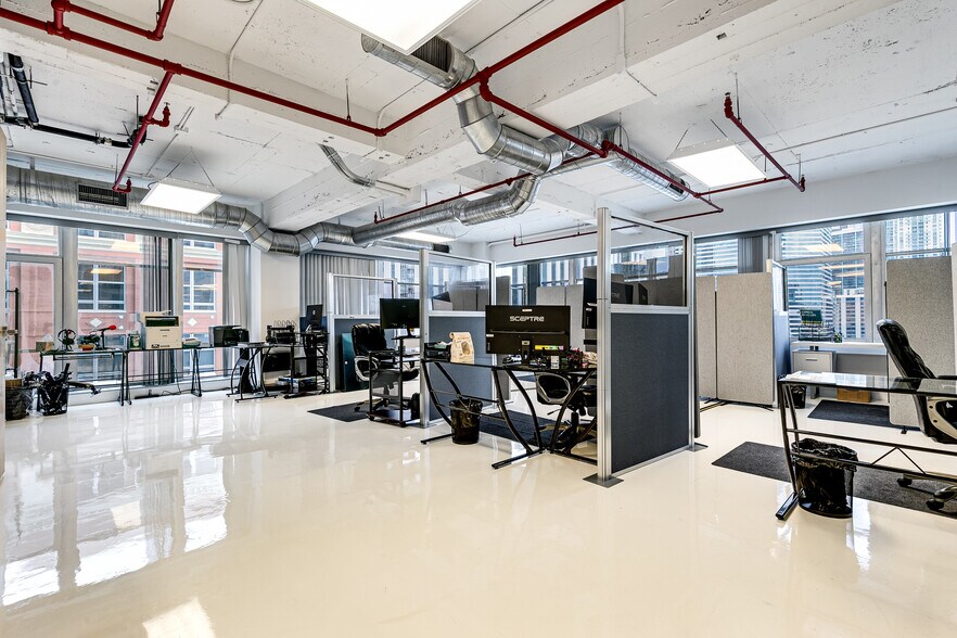 More Photos Of 14 NE 1st Ave, Miami Office For Sale