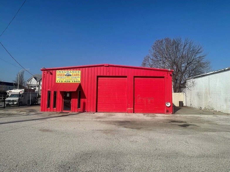 Primary Photo Of 1601 N Shepherd Dr, Houston Warehouse For Lease