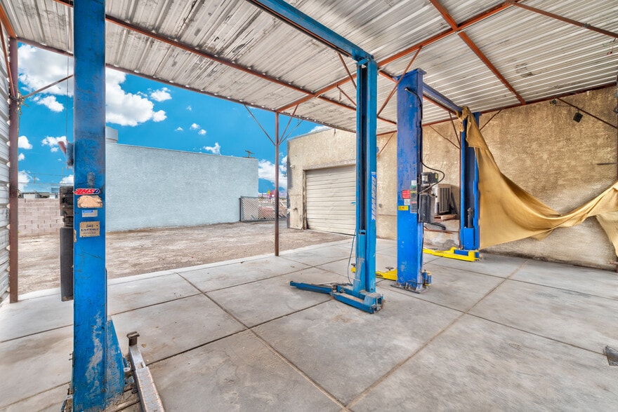 More Photos Of 1765 Athol Ave, Henderson Auto Repair For Sale