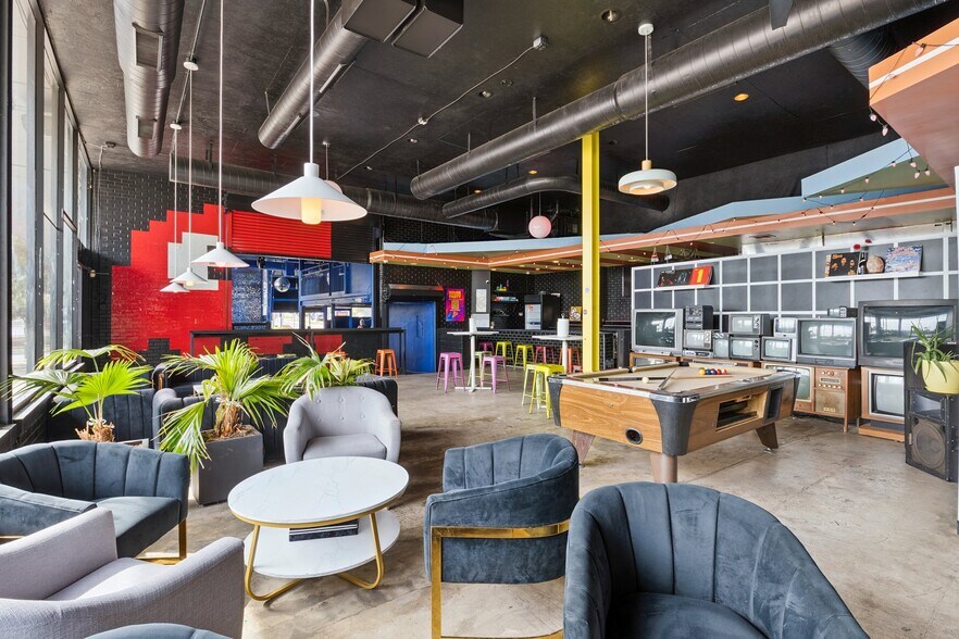 More Photos Of 1012 N Walker Ave, Oklahoma City Bar For Lease