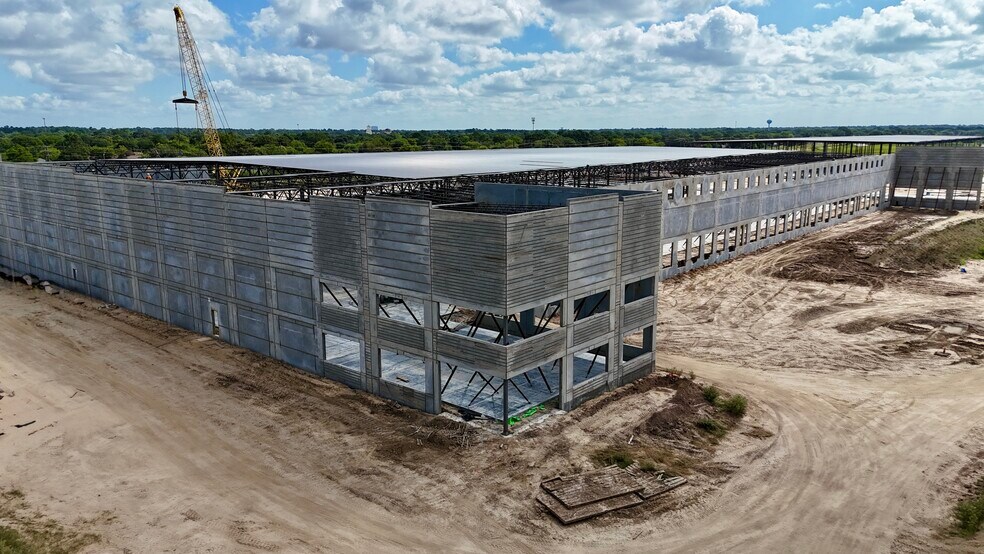 More Photos Of 14503 Fallbrook Dr, Cypress Unknown For Lease