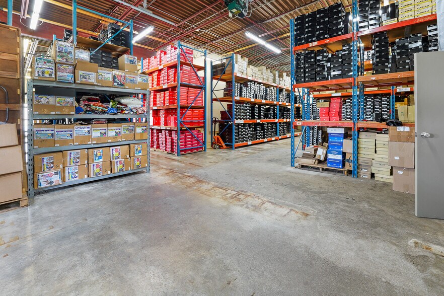 More Photos Of 1828 Park Ave, New Holstein Light Distribution For Sale