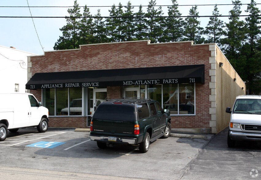 More Photos Of 711-713 West Chester Pike, Havertown Storefront Retail Office For Lease