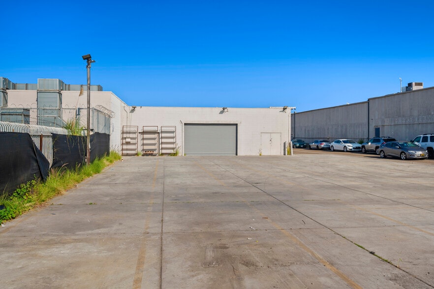 More Photos Of 7865 Balboa Ave, San Diego Freestanding For Lease