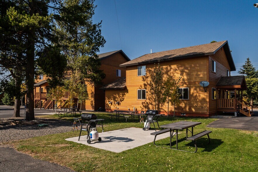 More Photos Of 229 N Hayden St, West Yellowstone Hotel For Sale