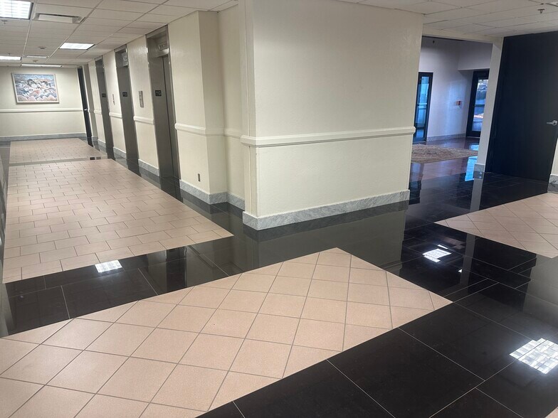 More Photos Of 2000 N Classen Blvd, Oklahoma City Office For Lease