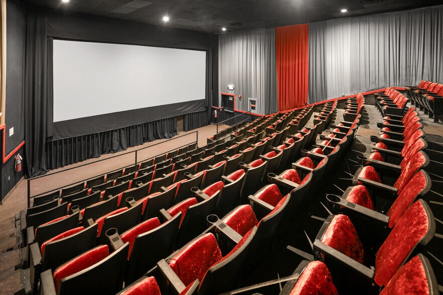 More Photos Of 23-25 W Westfield Ave, Roselle Park Storefront Retail Office For Lease