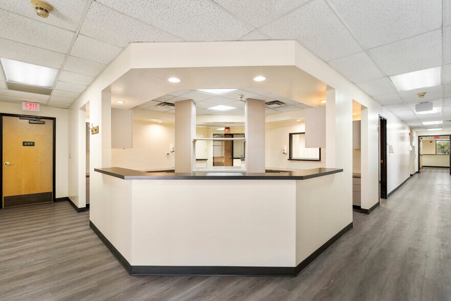 More Photos Of 6707 N 19th Ave, Phoenix Medical For Lease