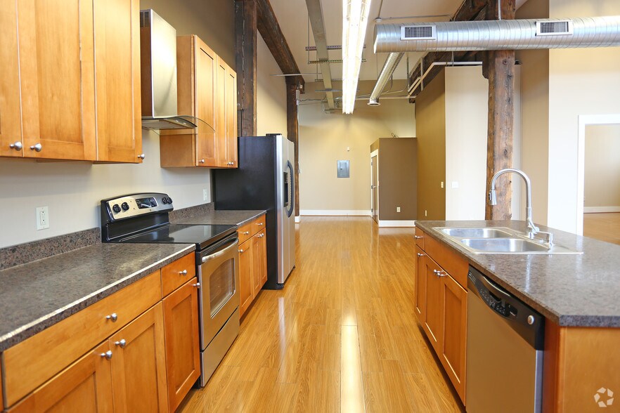 More Photos Of 55 Railroad St, Rochester Apartments For Lease