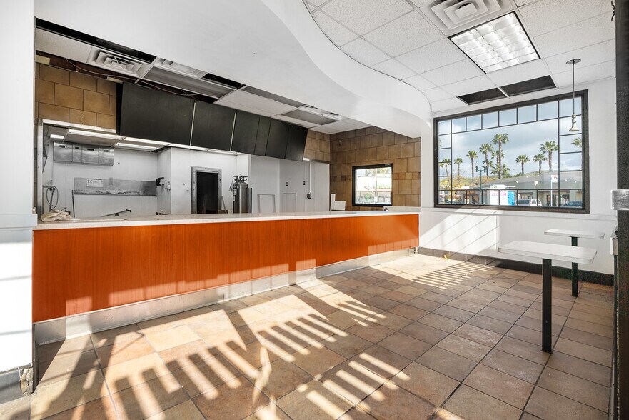 More Photos Of 4650 Border Village Rd, San Ysidro Office For Lease