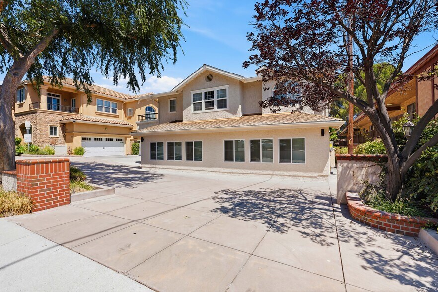 More Photos Of 5302-5304 Colodny Dr, Agoura Hills Apartments For Sale