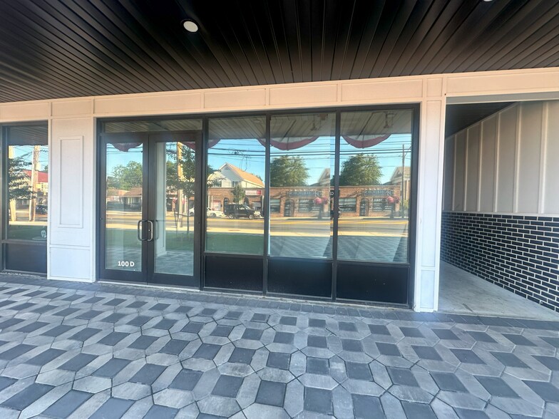 More Photos Of 102 W Main St, Smithtown Apartments For Lease