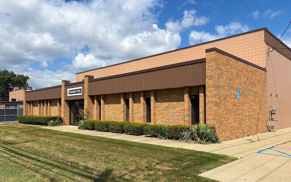 Primary Photo Of 16129 Common Rd, Roseville Warehouse For Lease