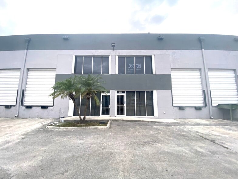 Primary Photo Of 6992-6994 NW 82nd Ave, Miami Warehouse For Lease