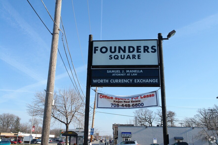 More Photos Of 7103 W 111th St, Worth Freestanding For Lease