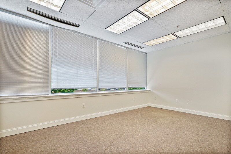 More Photos Of 4437 Brookfield Corporate Dr, Chantilly Medical For Sale