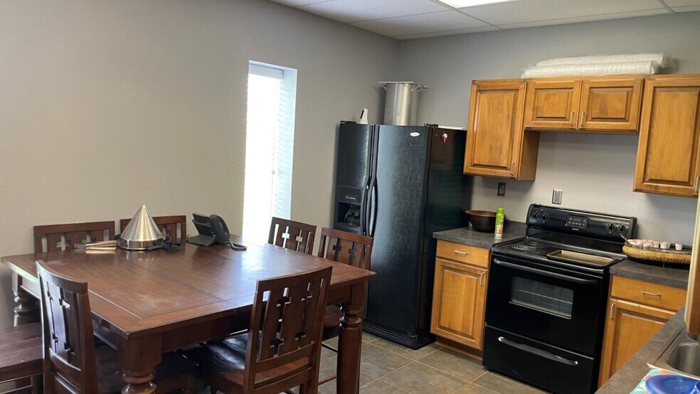 More Photos Of 5104 Estes Pky, Longview Warehouse For Sale