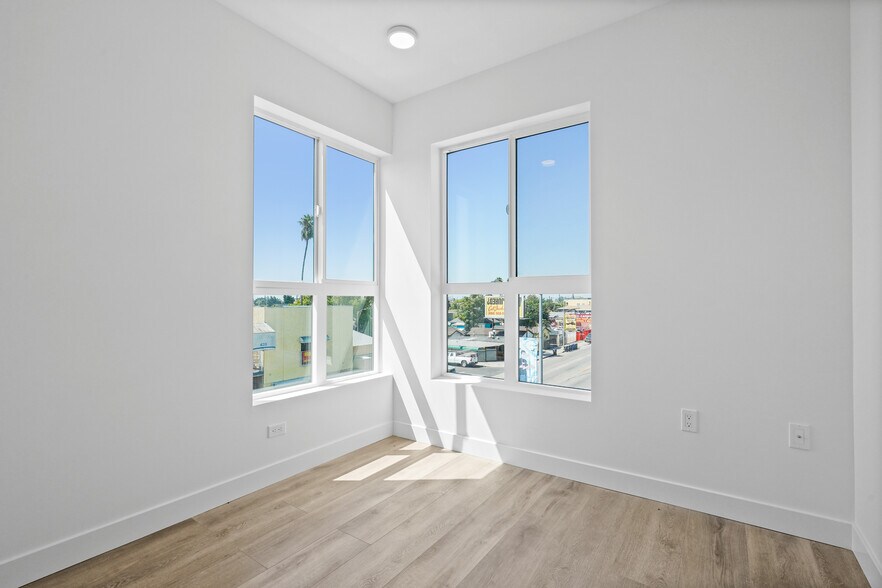 More Photos Of 443 E Vernon Ave, Los Angeles Apartments For Sale