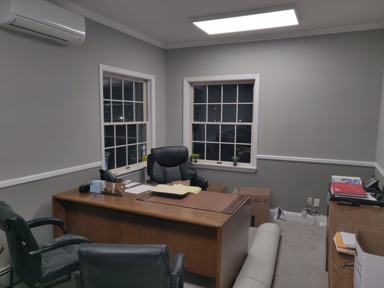 More Photos Of 64 Hilton Ave, Hempstead Office For Sale
