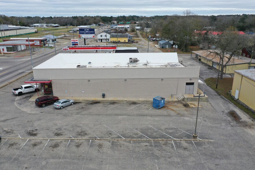 More Photos Of 101 W Cumming Ave, Opp Freestanding For Lease