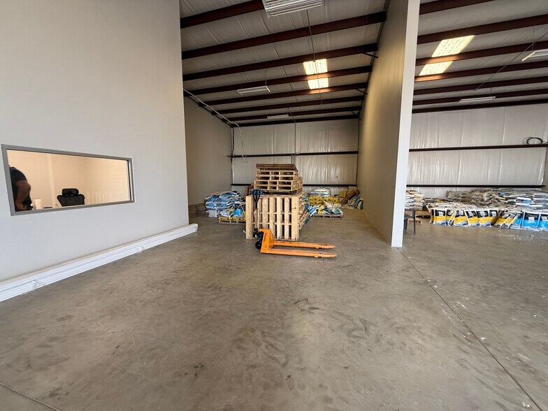 More Photos Of 21627 Rhodes Rd, Spring Warehouse For Lease