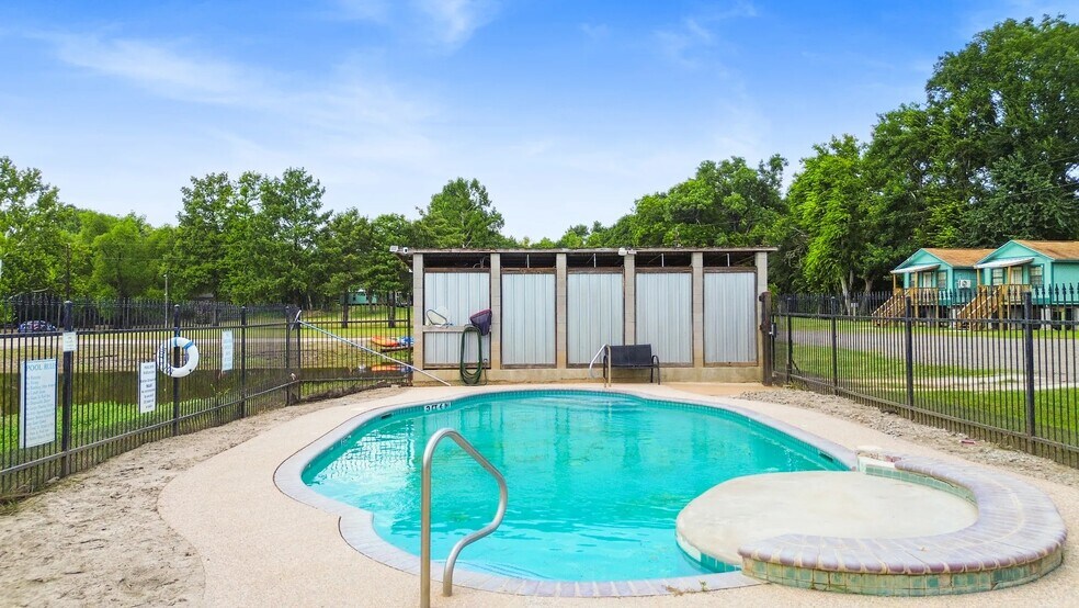 More Photos Of 14 Marina Pt, Huntsville Trailer Camper Park For Sale