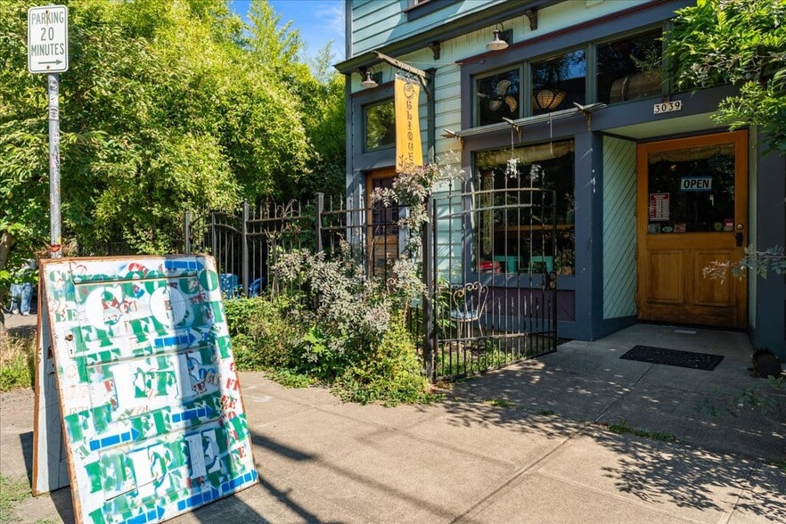 More Photos Of 3039 SE Stark St, Portland Storefront Retail Residential For Sale