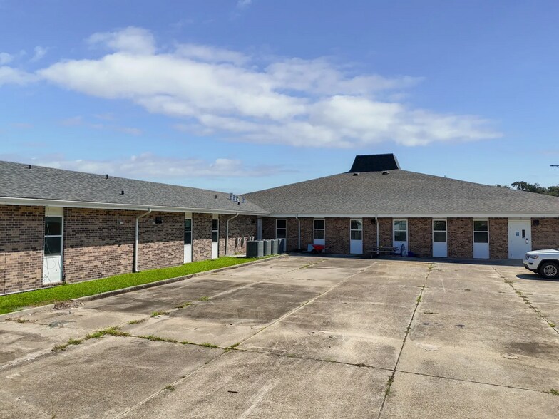More Photos Of 1000 Plantation Rd, Thibodaux Office For Sale