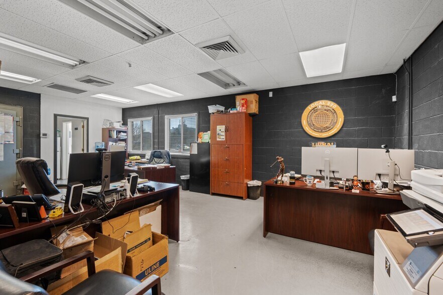 More Photos Of 2201 H St, Bakersfield Office For Sale