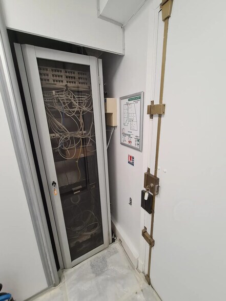 More Photos Of , Paris Office For Sale