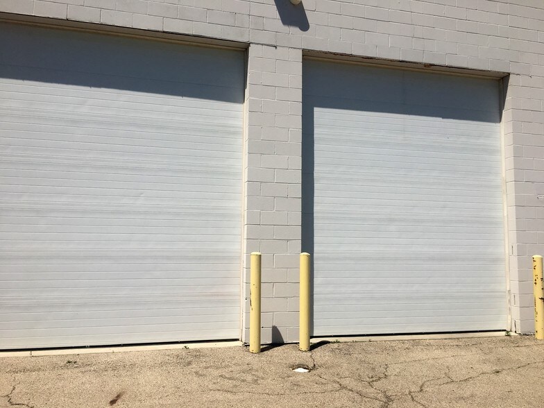 More Photos Of 941 S McLean Blvd, Elgin Warehouse For Lease
